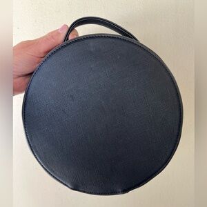 Hudson + Bleecker Preto Nomad Round Black Travel Makeup Case striped inside